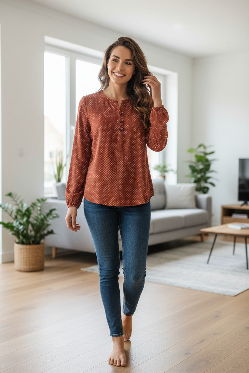 Bluza maneca lunga si nasturi la gat